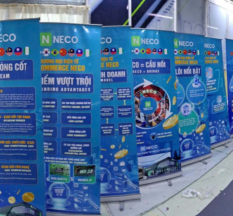 Standee chân cuốn nhôm