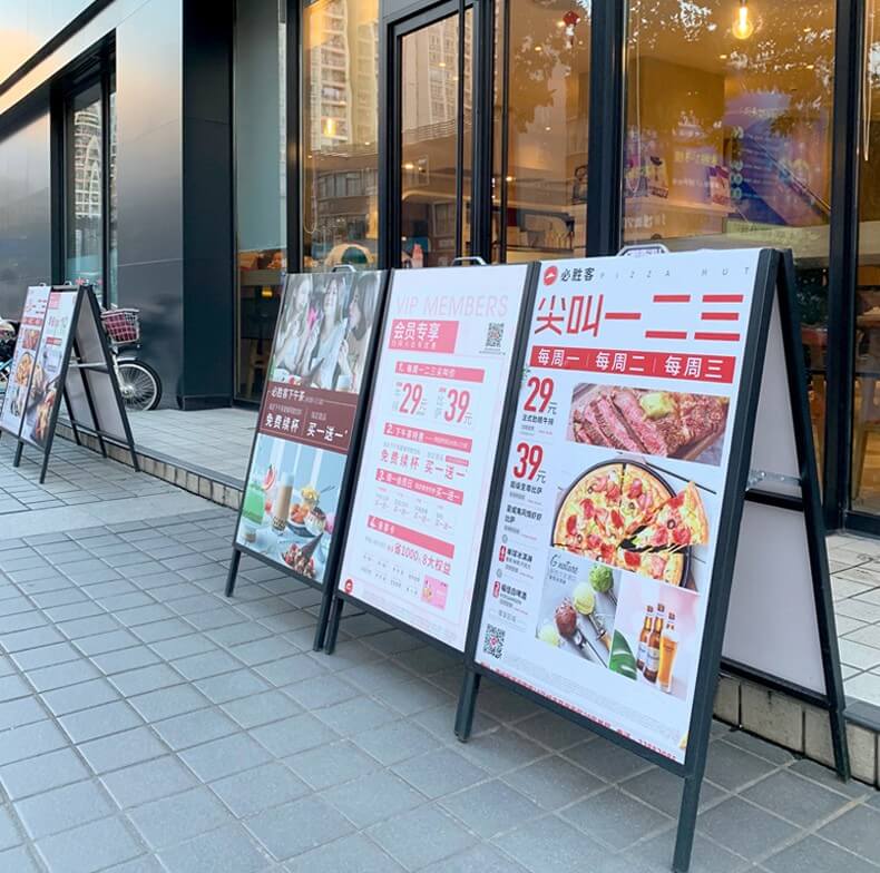 Standee sắt chữ A