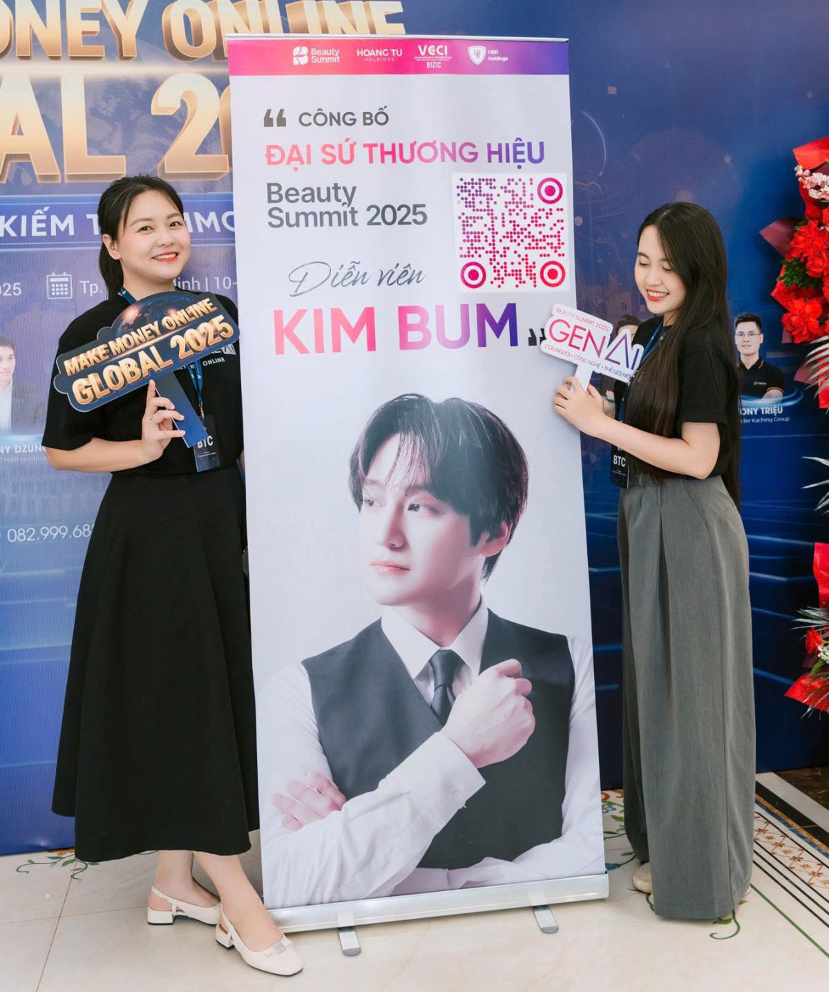 standee sự kiện đẹp tại sự kiện công bố đại sứ thương hiệu