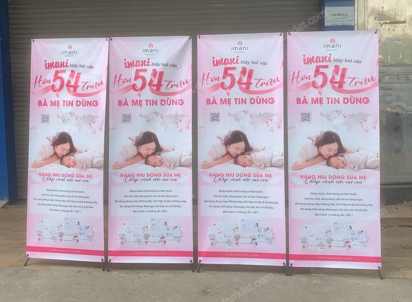 In standee cho ngành hàng mẹ và bé